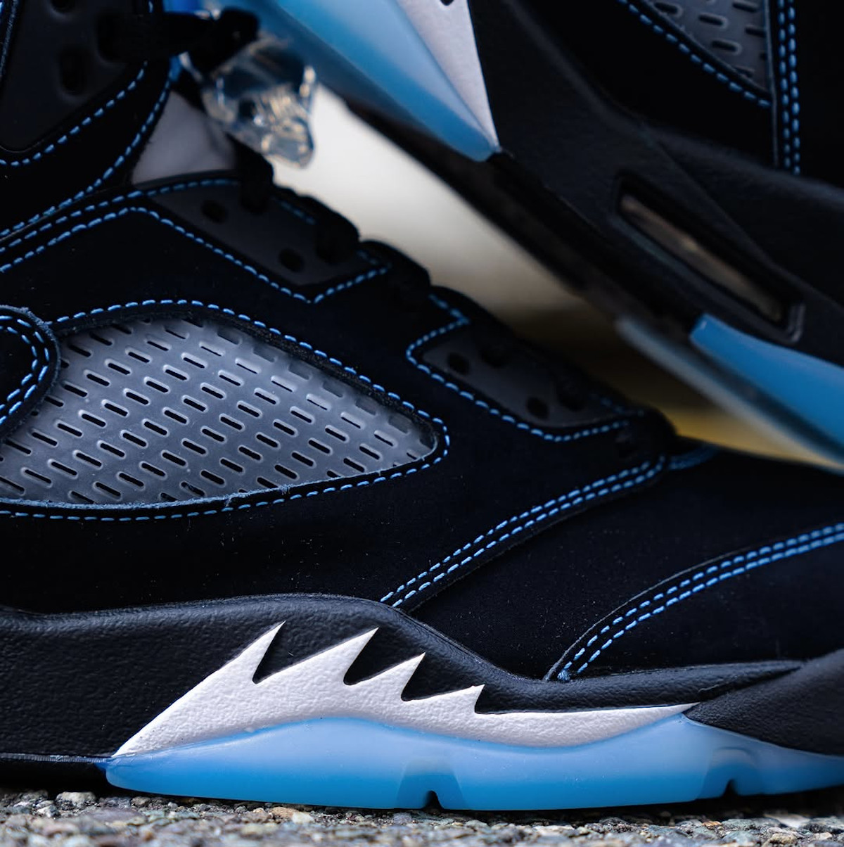 Air Jordan 5 Black University Blue DD0587-008 (4)