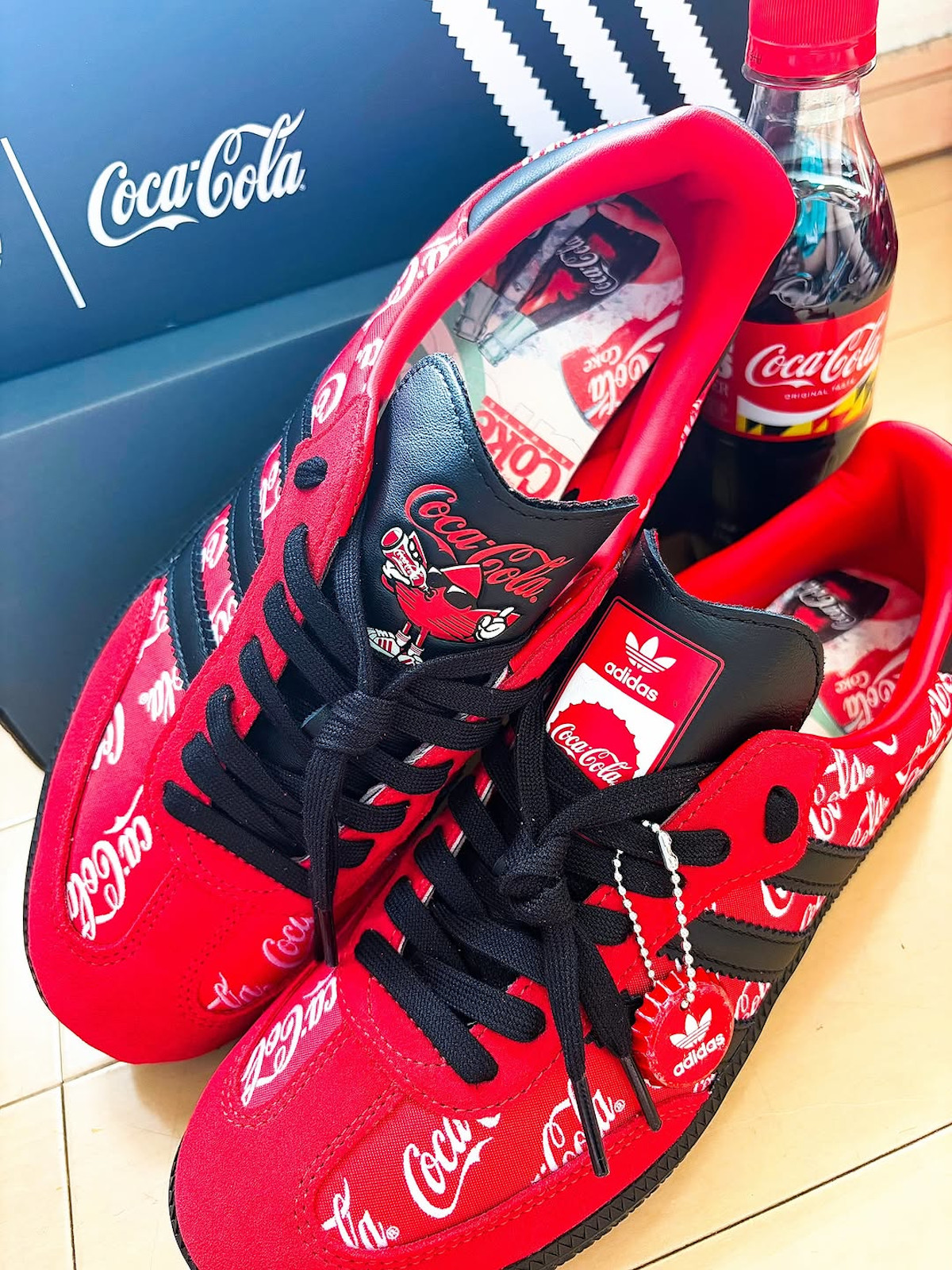 Coca-Cola × adidas Samba OG rouge