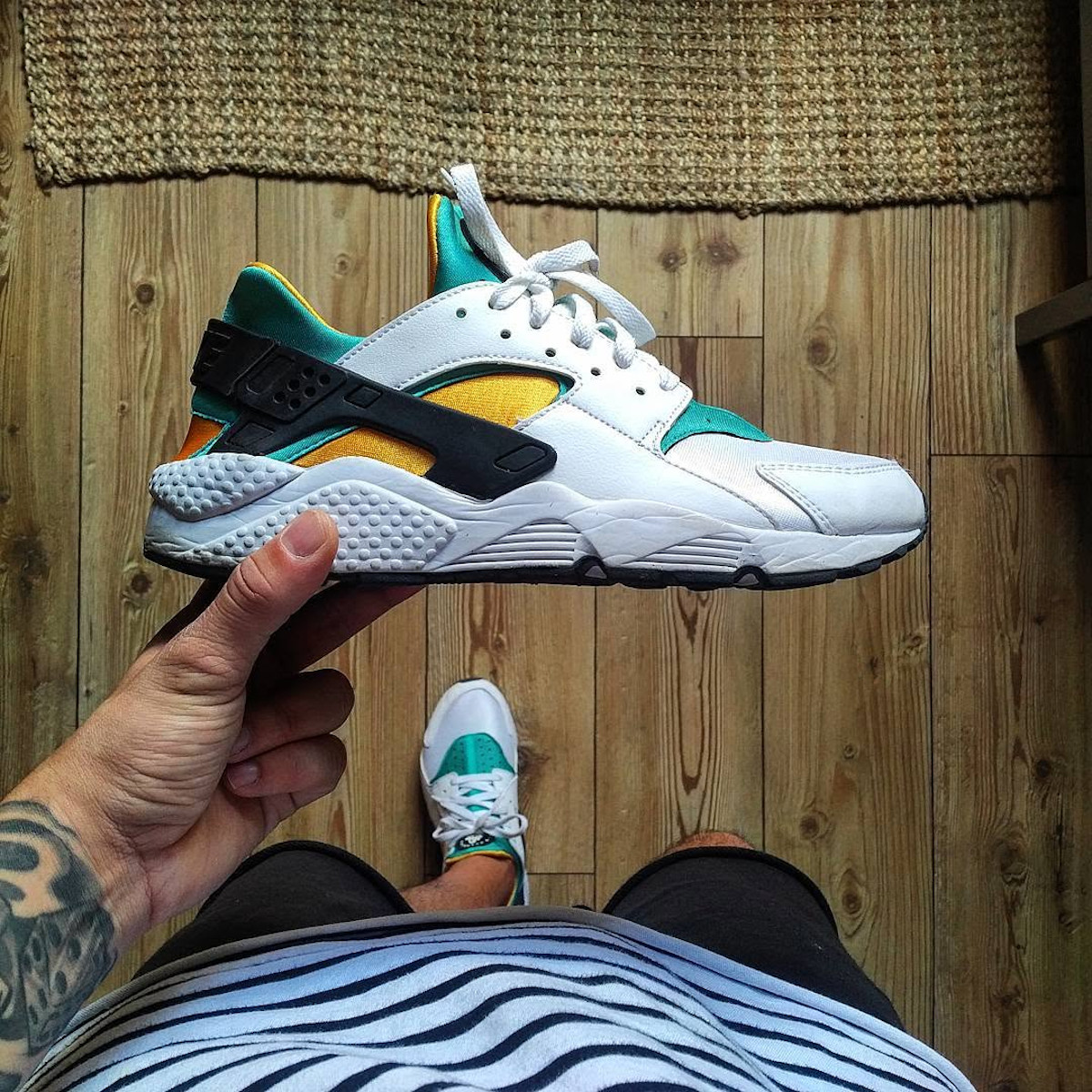 Nike Air Huarache OG White Sport Turquoise Canyon Gold