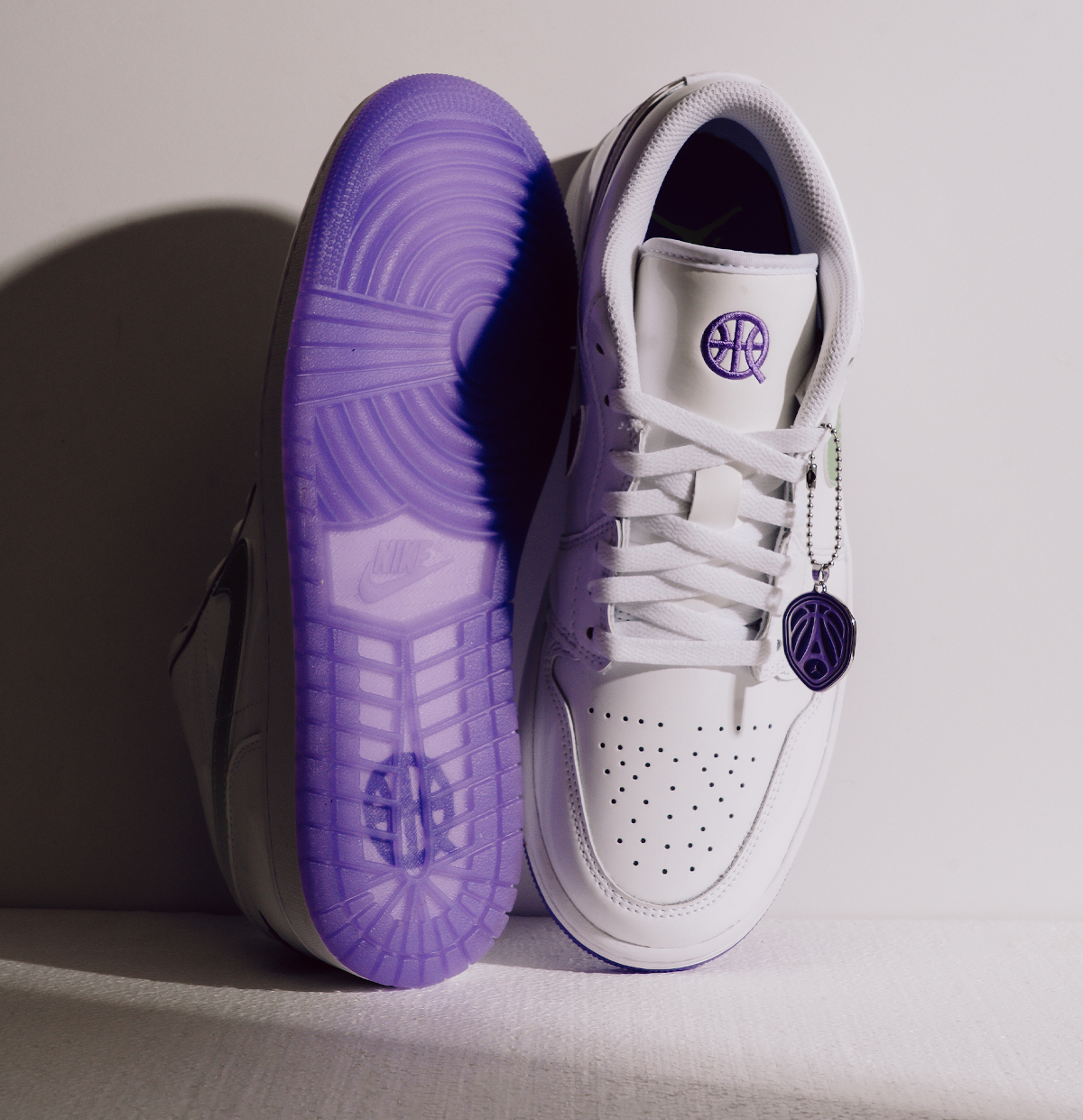 Air Jordan 1 Low blanche violette et vert citron IR2367-100 (1)