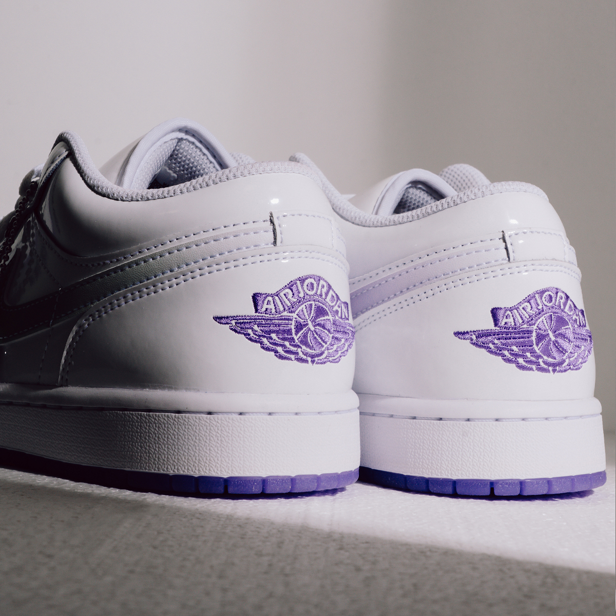 Air Jordan 1 Low blanche violette et vert citron IR2367-100 (3)