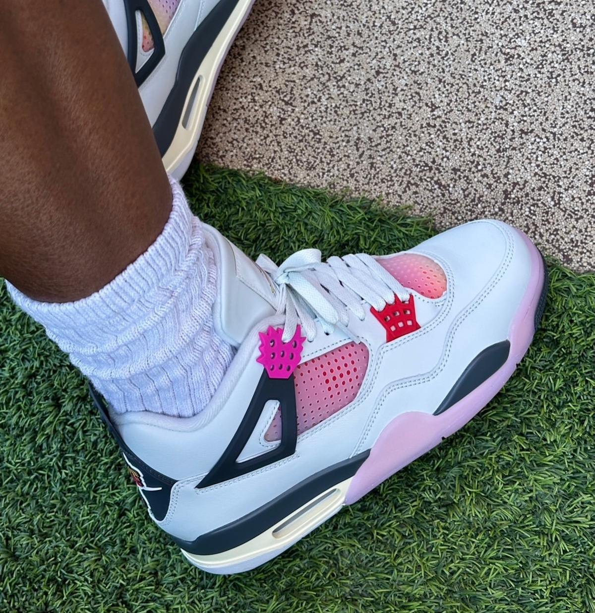 Air Jordan 4 Comic JA1135-100