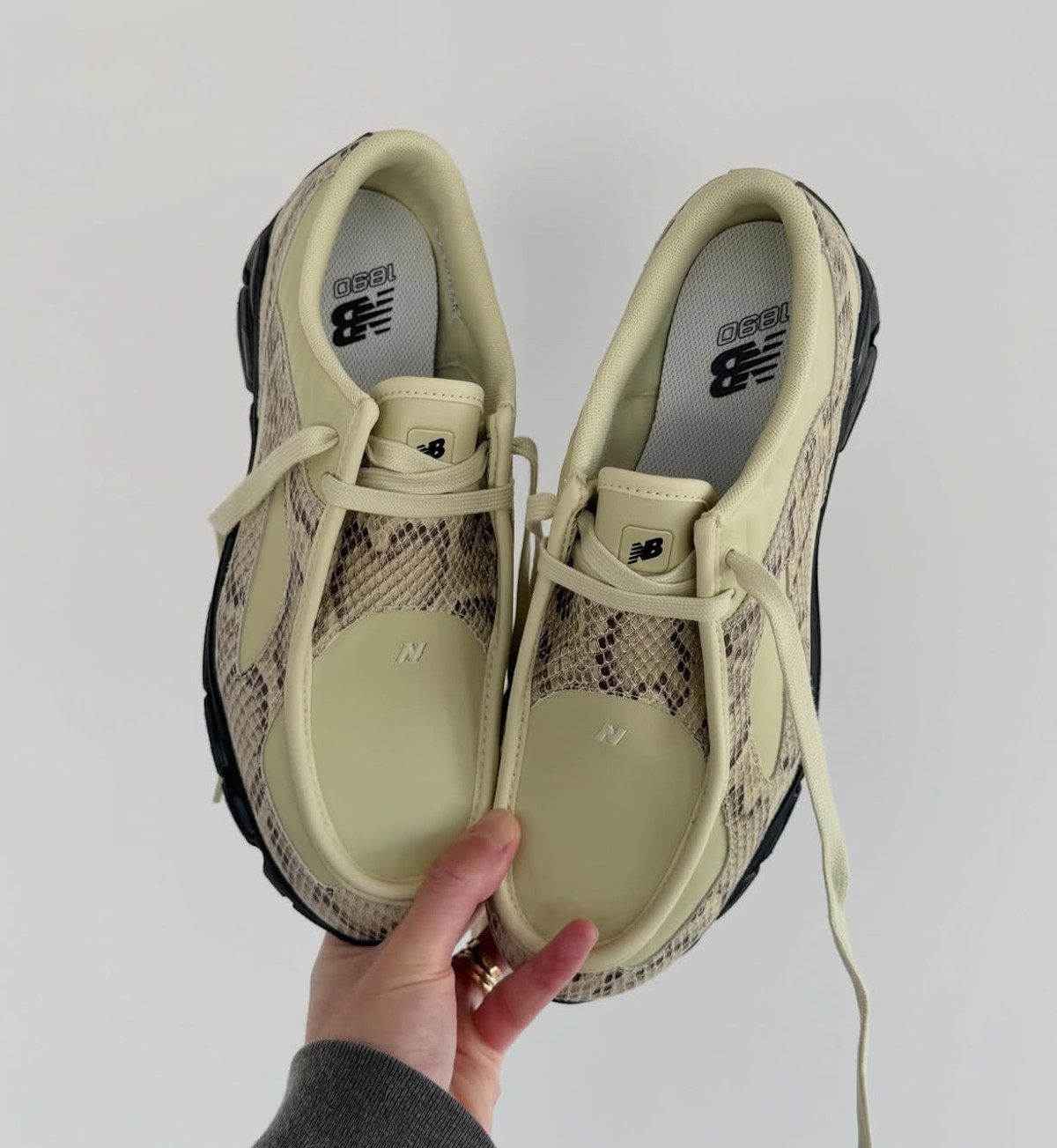 New Balance 1890A beige peau de serpent (1)