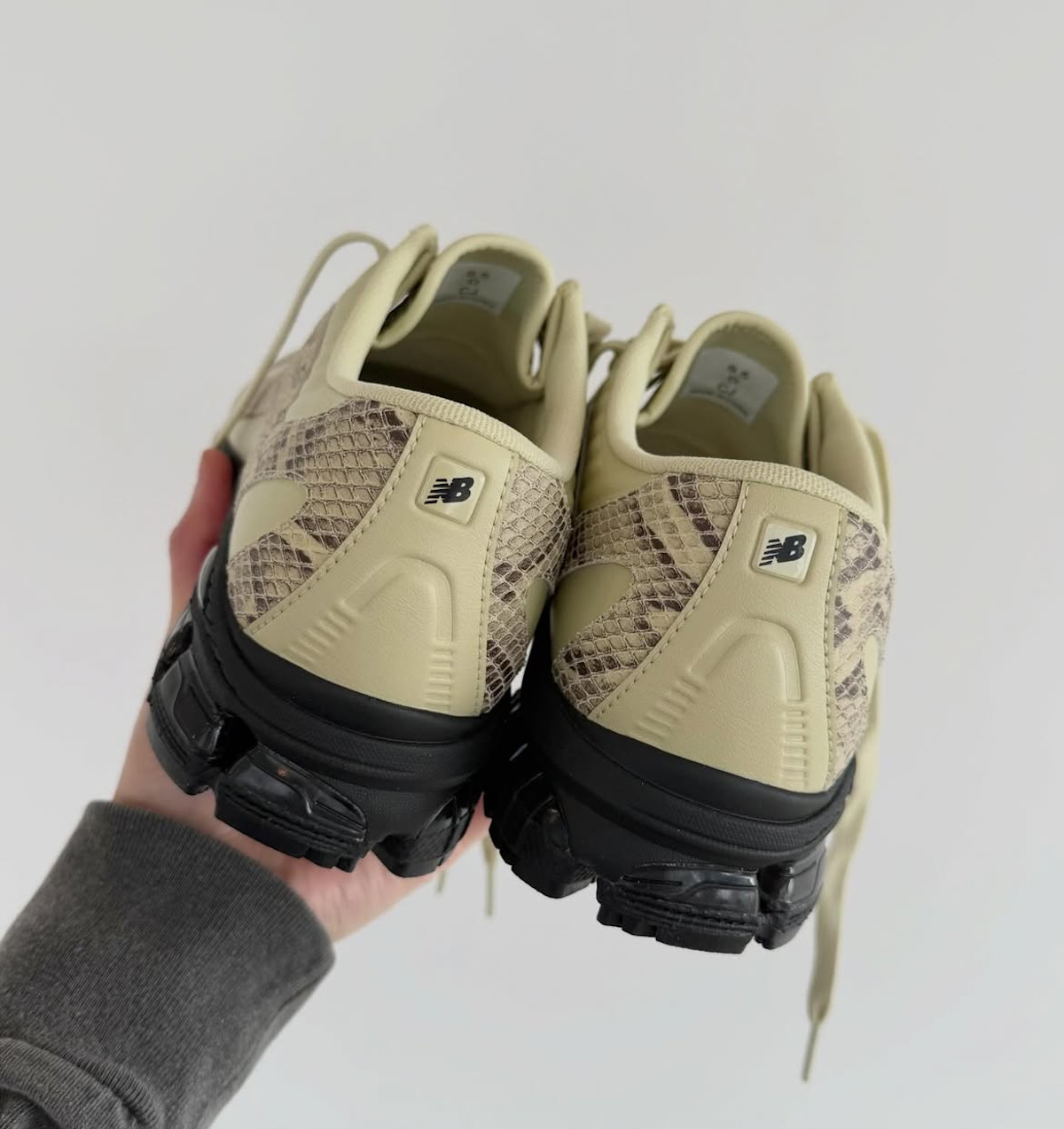 New Balance 1890A beige peau de serpent (2)