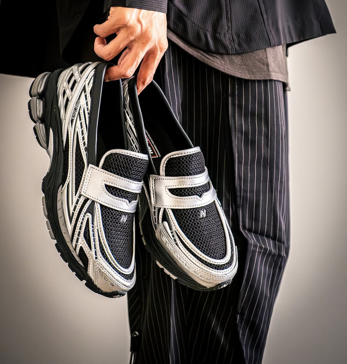 New Balance 1906L Black Metallic Silver (1)