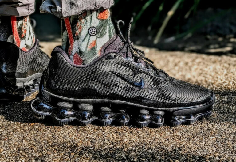 Nike Air Liquid Max Triple Black (couv)