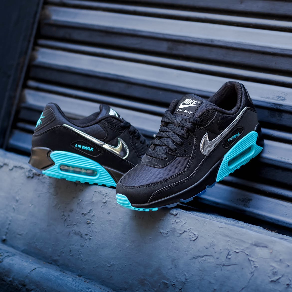 Nike Air Max 90 noire et bleue IQ9438-001 (1)