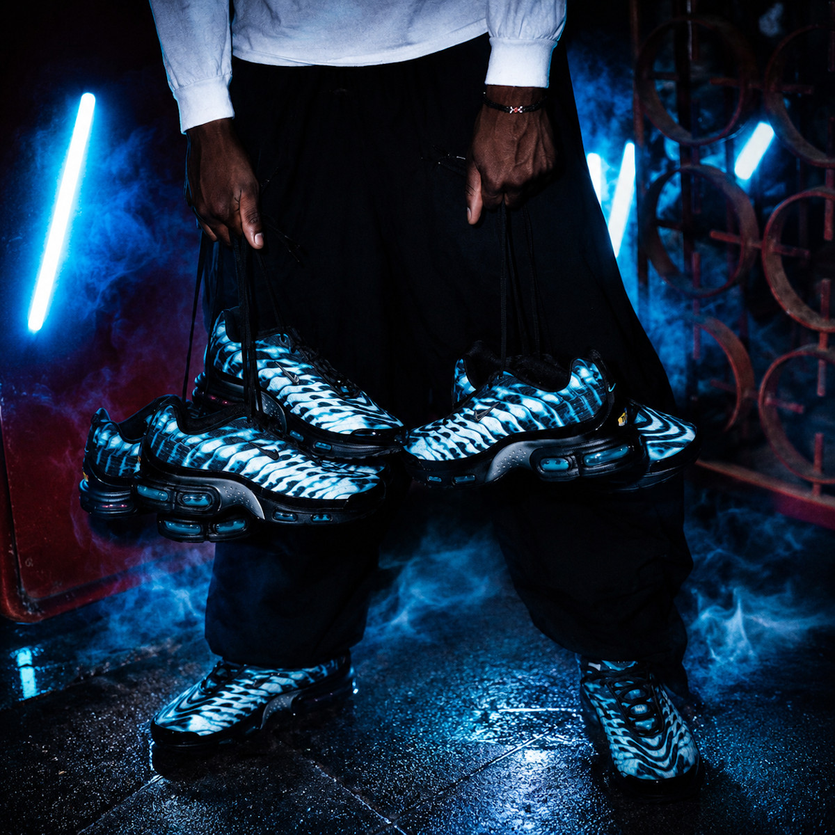 Nike Air Max Plus VII noire et bleue IQ9429-001 (1)