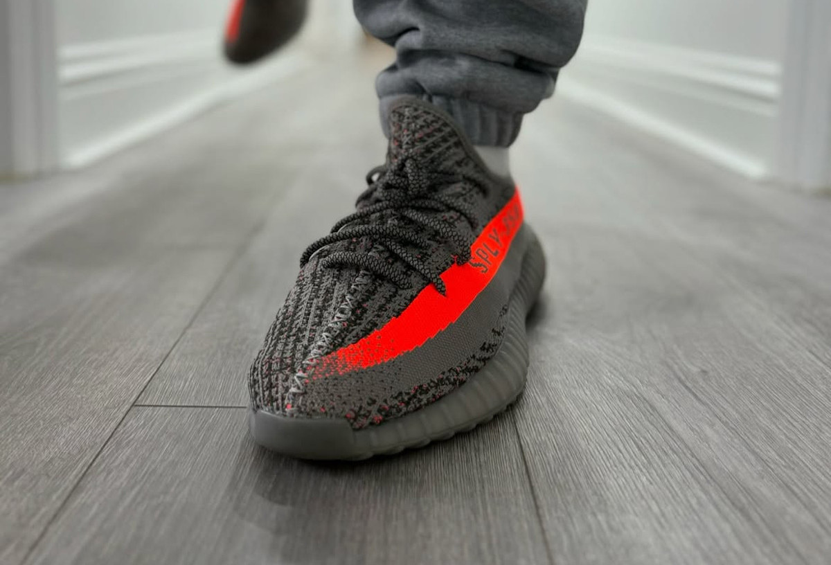 yeezy sneakers (couv)