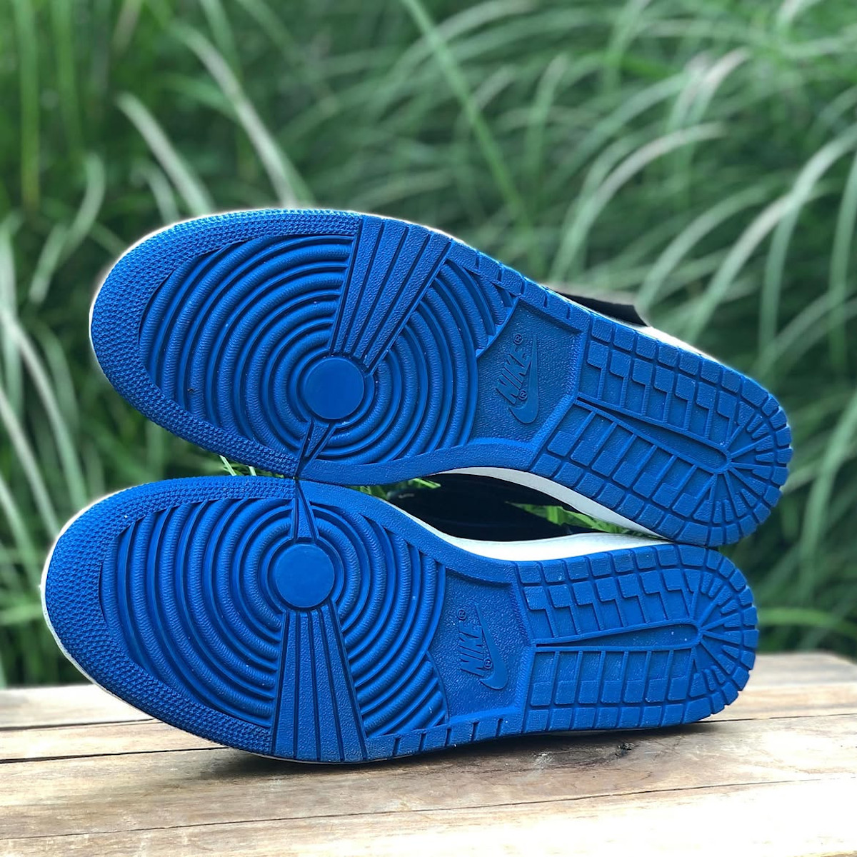 Air Jordan 1 noire et bleue des années 80 (4)