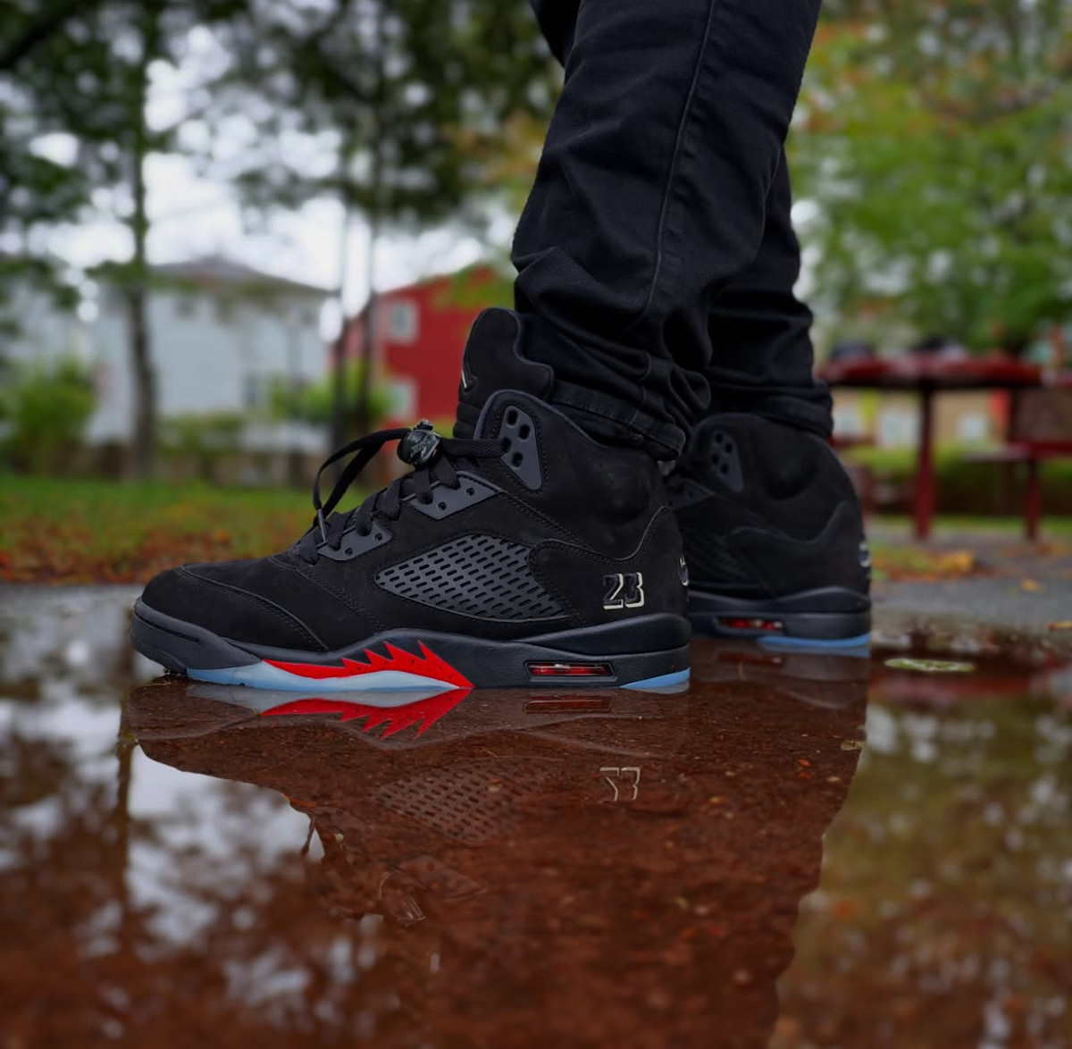 Air Jordan 5 noire et rouge HQ7978-001 (1)