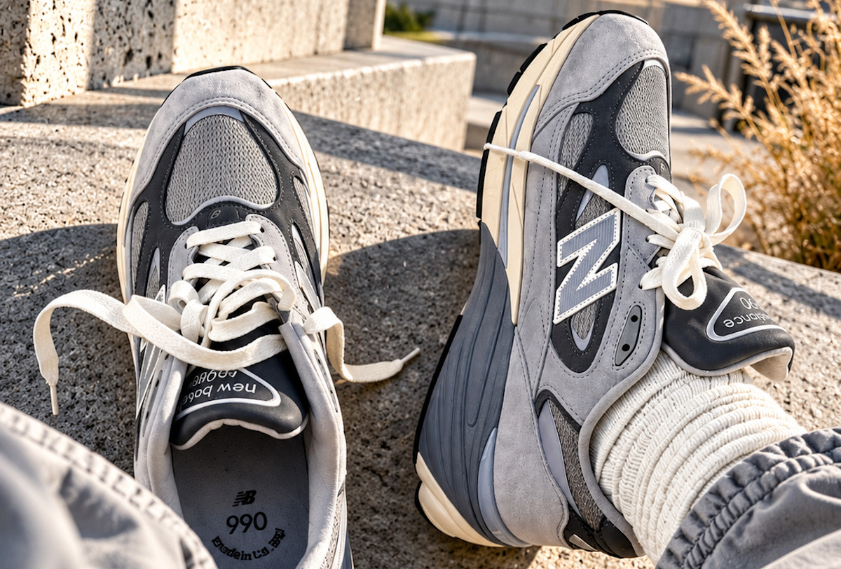 New Balance 990v7 grise aux pieds (couv)