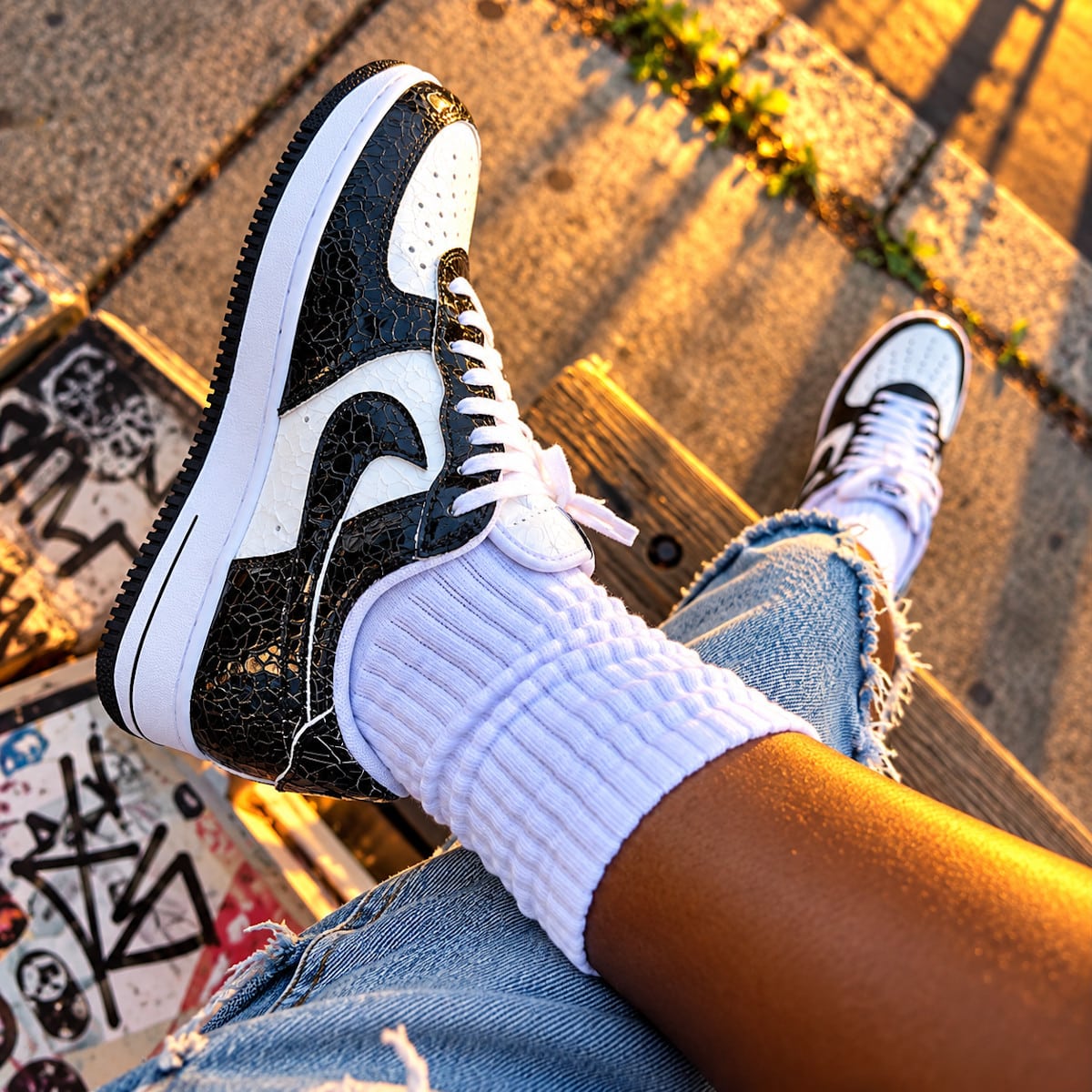 Nike Air Force 1 01 en cuir verni craquelé noir et blanc (1)